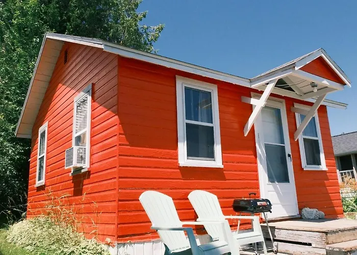 Stylish Cabin By Mackinac